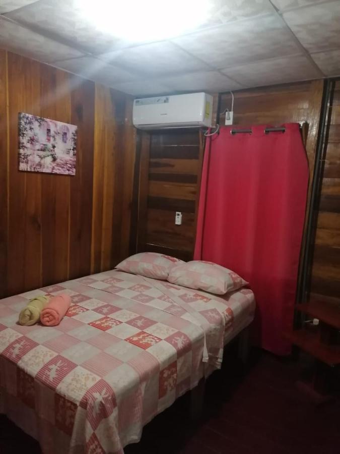 El Jaguar Hostel Bocas Town Kültér fotó