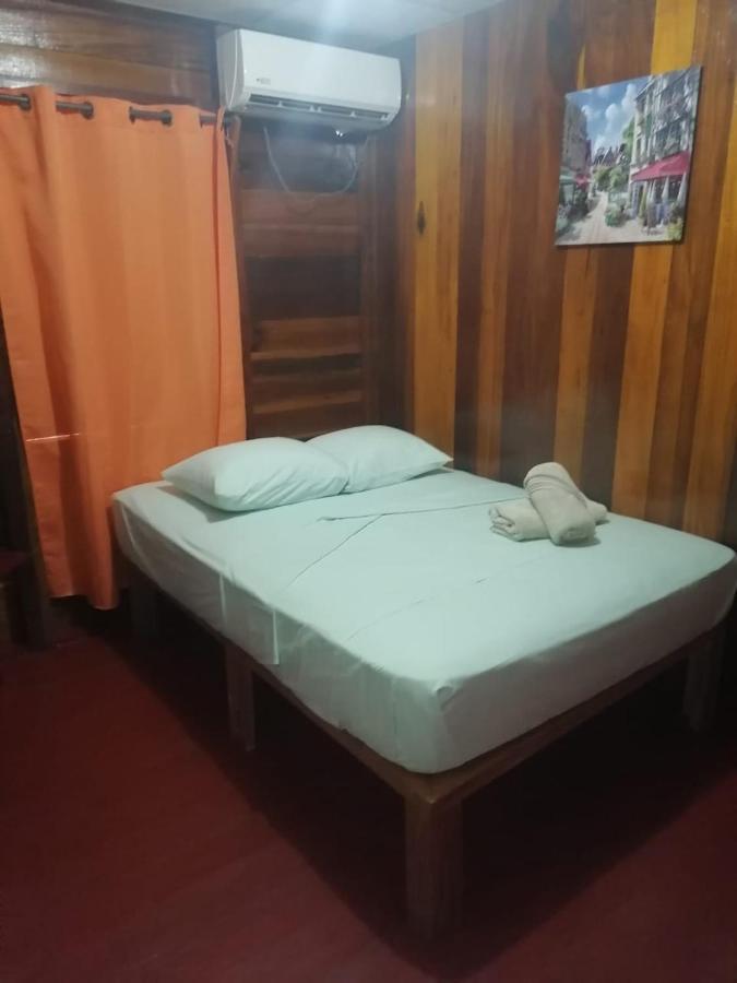 El Jaguar Hostel Bocas Town Kültér fotó