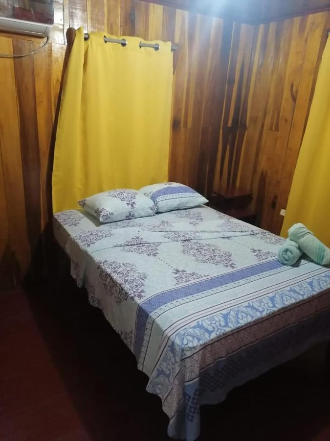 El Jaguar Hostel Bocas Town Kültér fotó