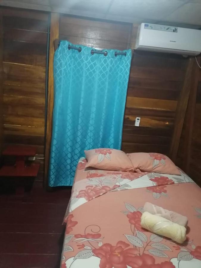 El Jaguar Hostel Bocas Town Kültér fotó