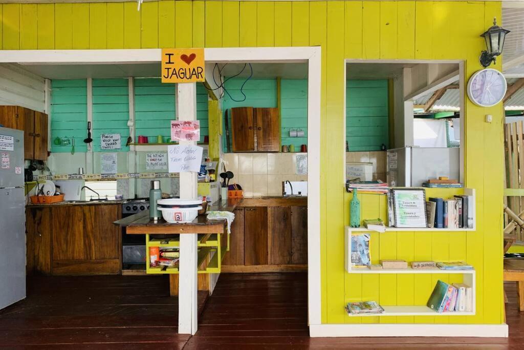 El Jaguar Hostel Bocas Town Kültér fotó