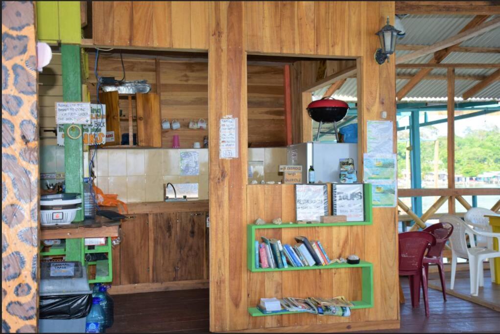 El Jaguar Hostel Bocas Town Kültér fotó