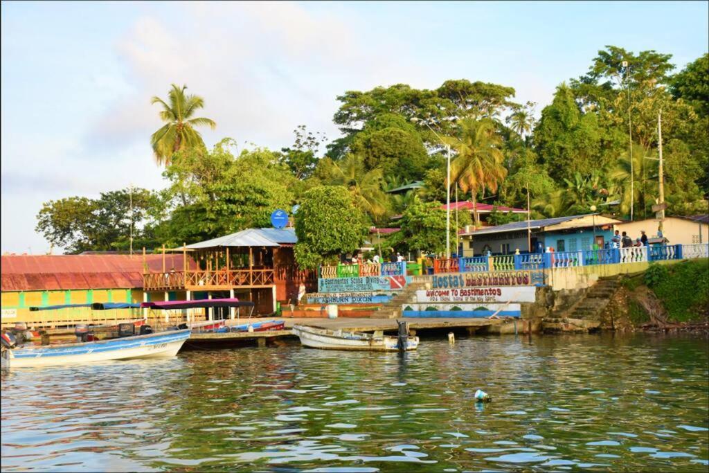 El Jaguar Hostel Bocas Town Kültér fotó